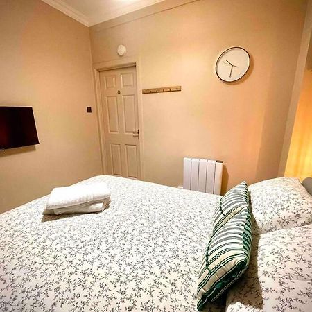 Newly Refurbished, Central Apartment With Permit Parking Бат Екстериор снимка