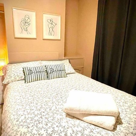 Newly Refurbished, Central Apartment With Permit Parking Бат Екстериор снимка
