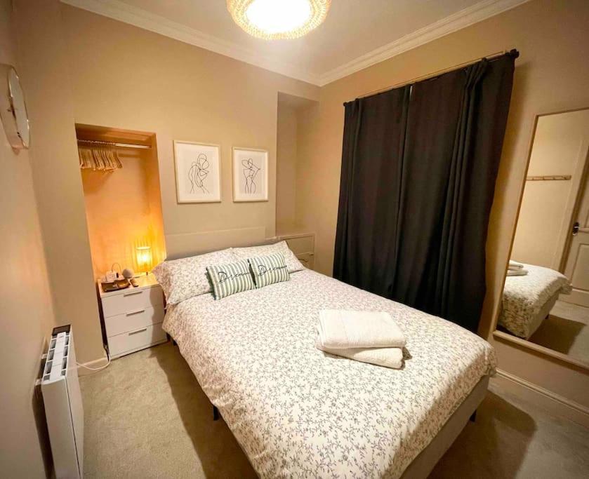 Newly Refurbished, Central Apartment With Permit Parking Бат Екстериор снимка