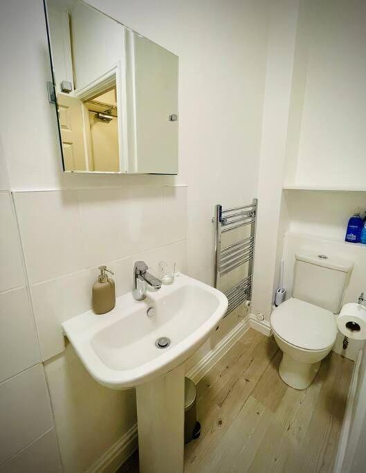 Newly Refurbished, Central Apartment With Permit Parking Бат Екстериор снимка