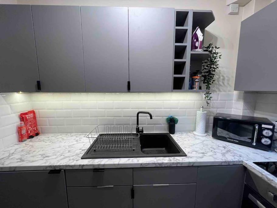 Newly Refurbished, Central Apartment With Permit Parking Бат Екстериор снимка