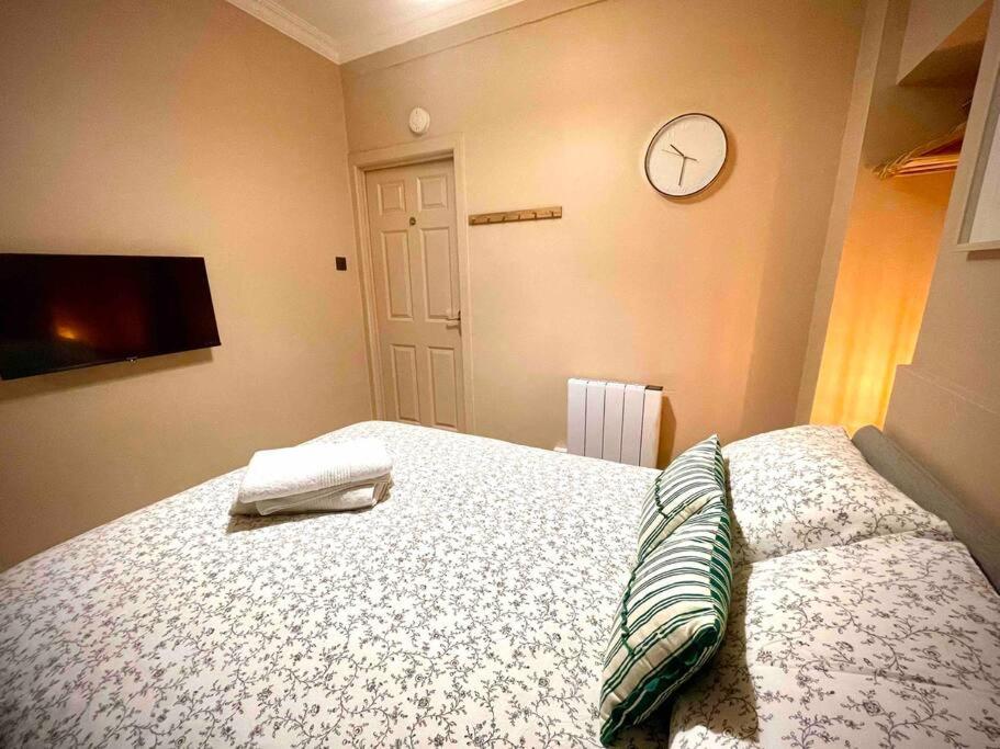 Newly Refurbished, Central Apartment With Permit Parking Бат Екстериор снимка
