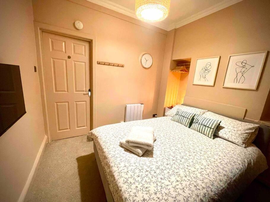 Newly Refurbished, Central Apartment With Permit Parking Бат Екстериор снимка