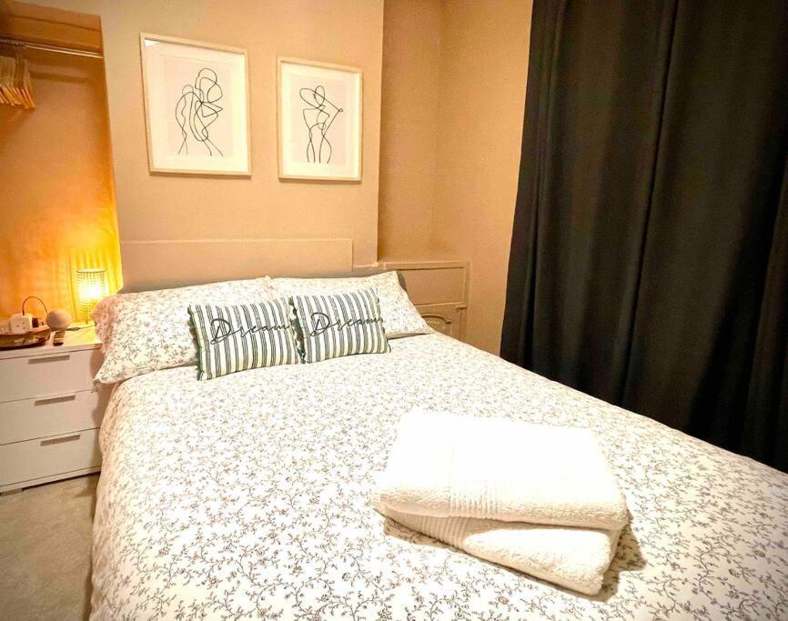 Newly Refurbished, Central Apartment With Permit Parking Бат Екстериор снимка